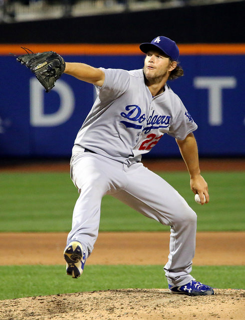 Clayton Kershaw pitching mechanics - stride 3